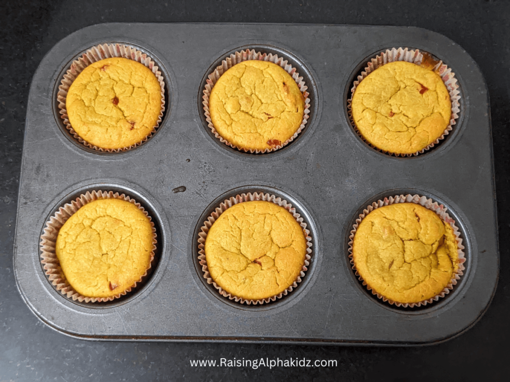 How to Make Pineapple Banana Cupcakes 